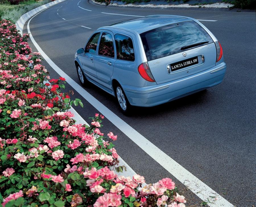  Lancia Lybra SW 1999 года  (фото 17 из 57)